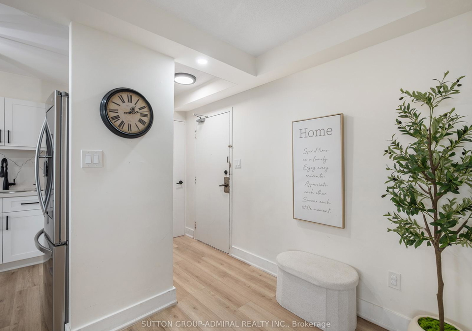 20-edgecliff-golfway-east-york-ontario-c13184540