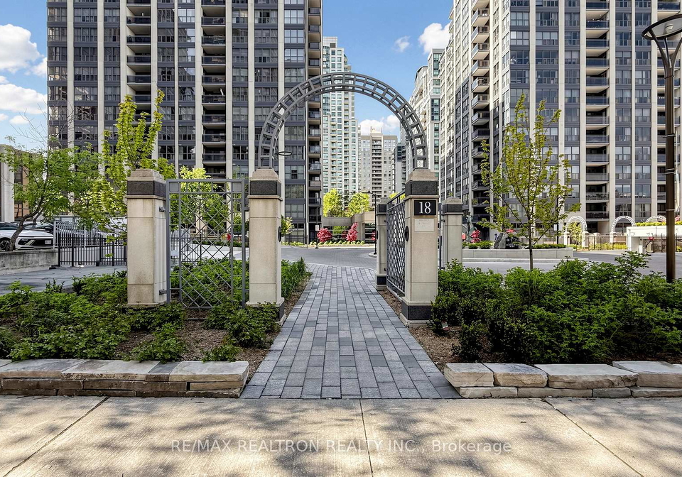18-hollywood-avenue-north-york-ontario-c13186034