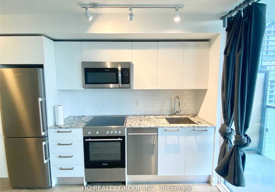 28-wellesley-street-e-toronto-ontario-c13190284