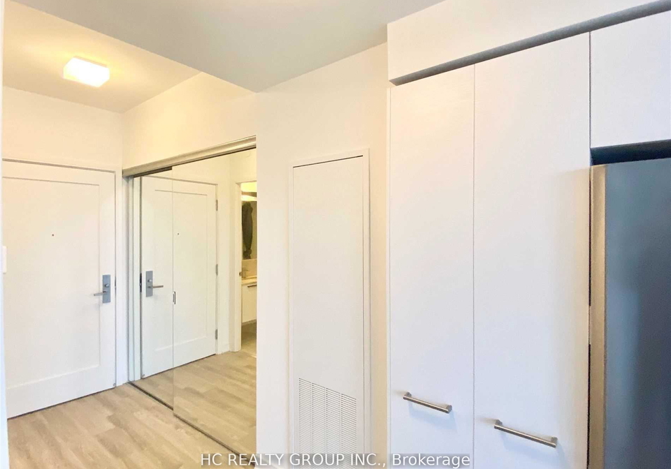 28-wellesley-street-e-toronto-ontario-c13190284