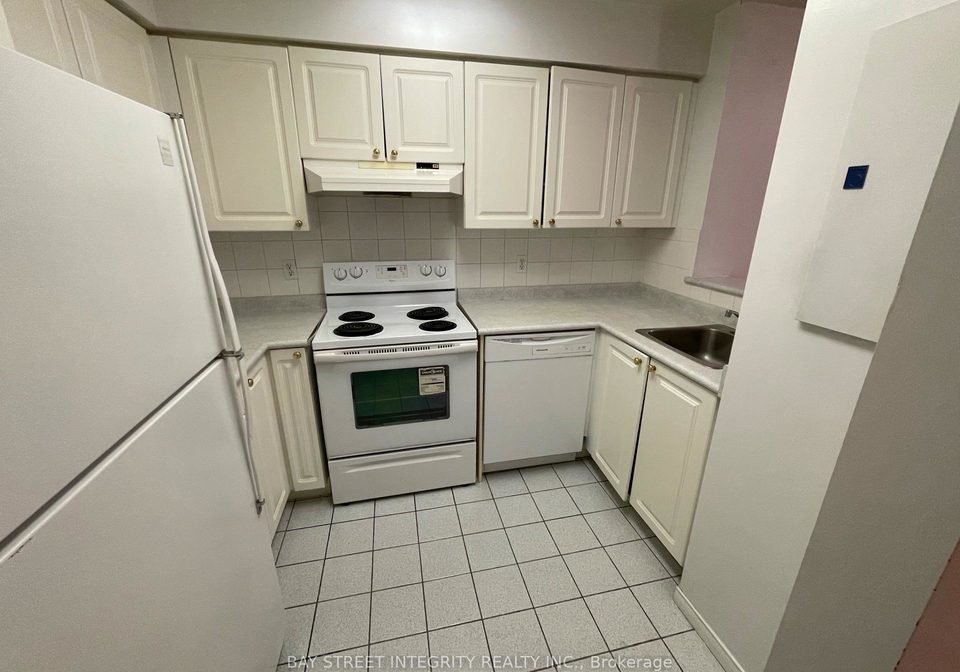 8-pemberton-avenue-north-york-ontario-c13200032