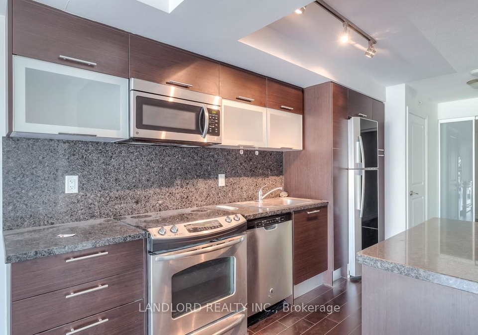 386-yonge-street-toronto-ontario-c13200076
