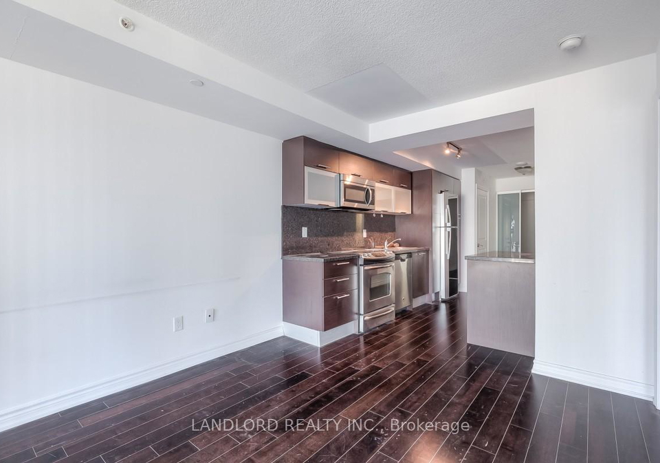 386-yonge-street-toronto-ontario-c13200076