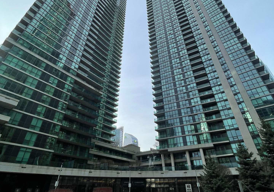 33-bay-street-toronto-ontario-c13203480