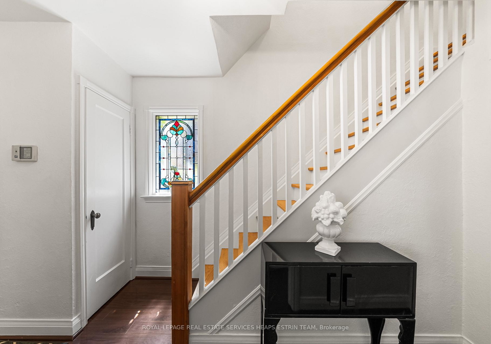 6-beaufield-avenue-east-york-ontario-c13204098
