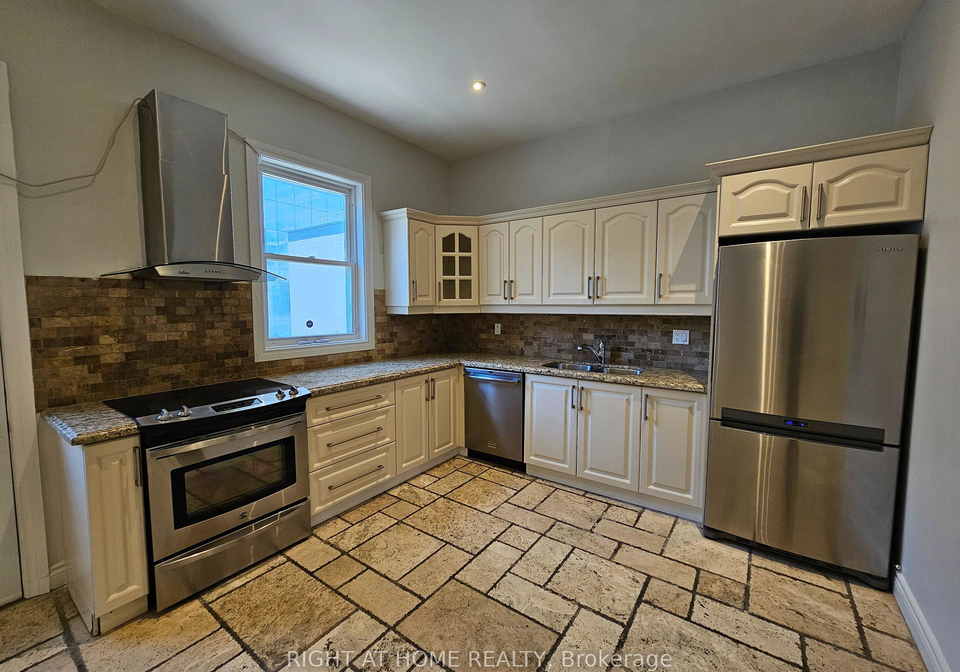 550-yonge-street-toronto-ontario-c13205648