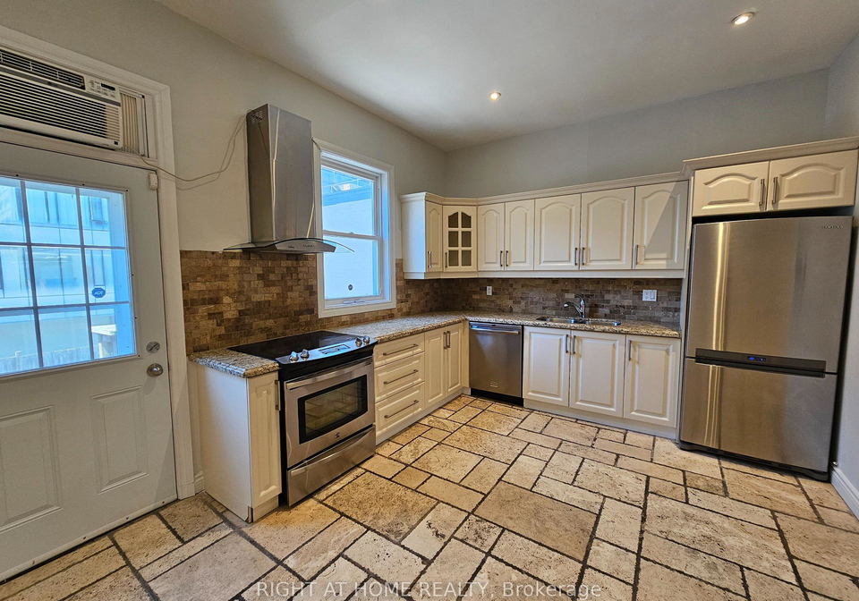 550-yonge-street-toronto-ontario-c13205648