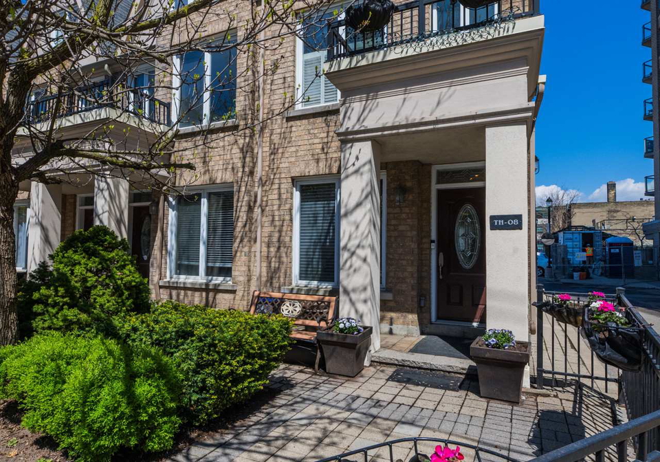 140-bathurst-street-toronto-ontario-c13206300