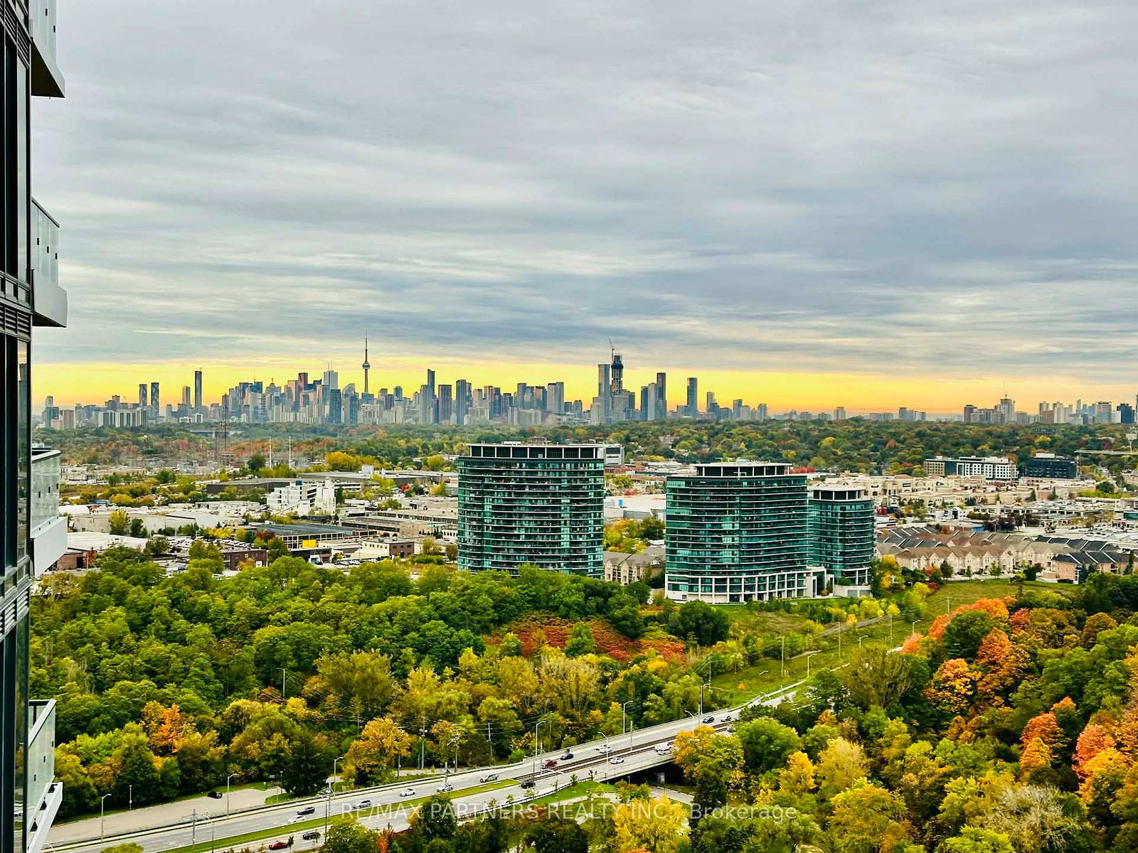 10-inn-on-the-park-drive-north-york-ontario-c13206520