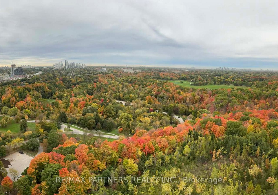 10-inn-on-the-park-drive-north-york-ontario-c13206520