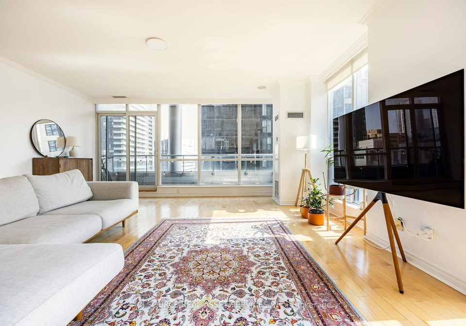250-wellington-street-w-toronto-ontario-c13206646