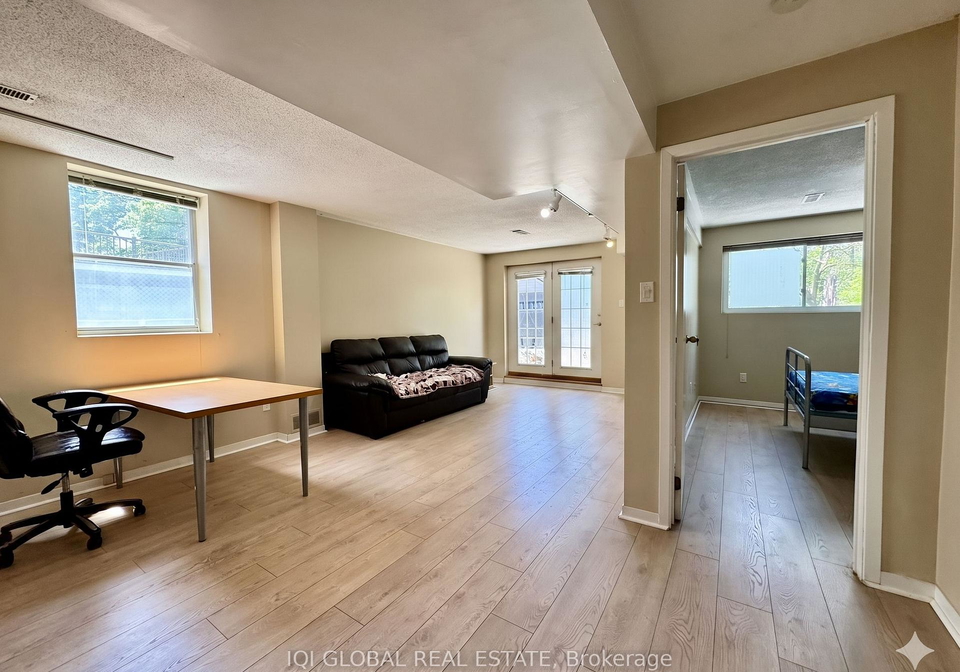 130-micmac-crescent-north-york-ontario-c13207310