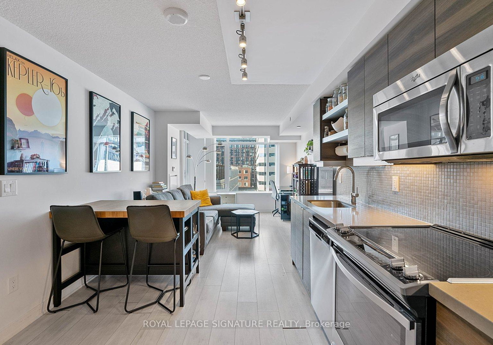 525-adelaide-street-w-toronto-ontario-c13207326
