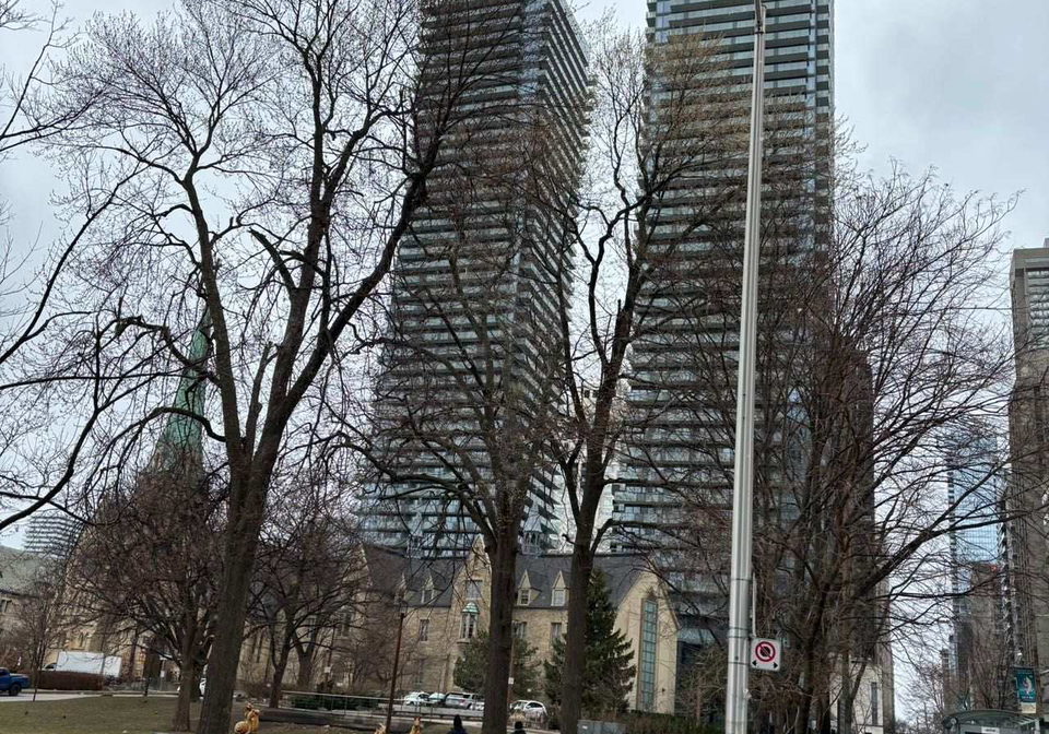 1080-bay-street-toronto-ontario-c13207404