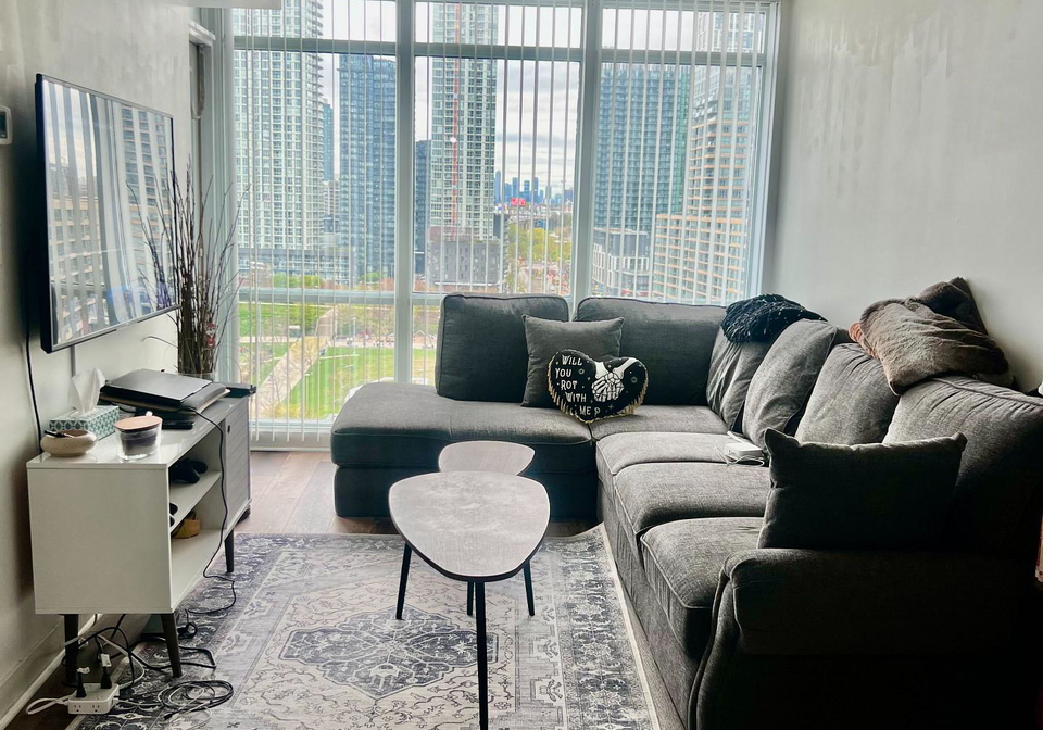 15-fort-york-boulevard-toronto-ontario-c13207458