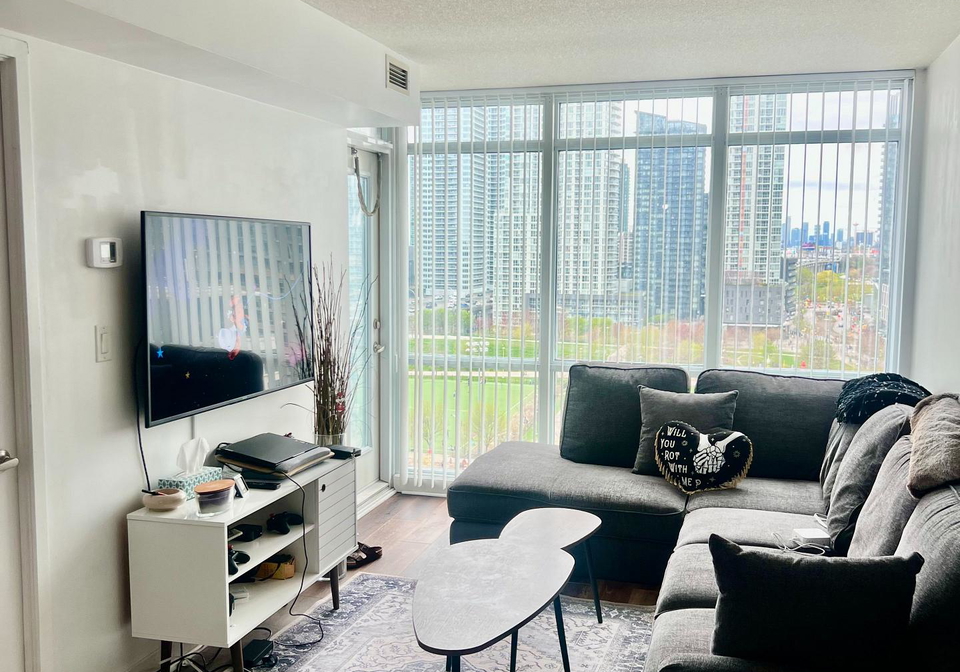 15-fort-york-boulevard-toronto-ontario-c13207458