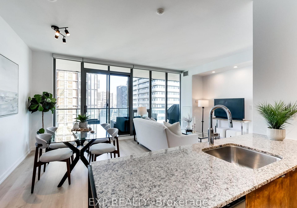 33-lombard-street-toronto-ontario-c13208722