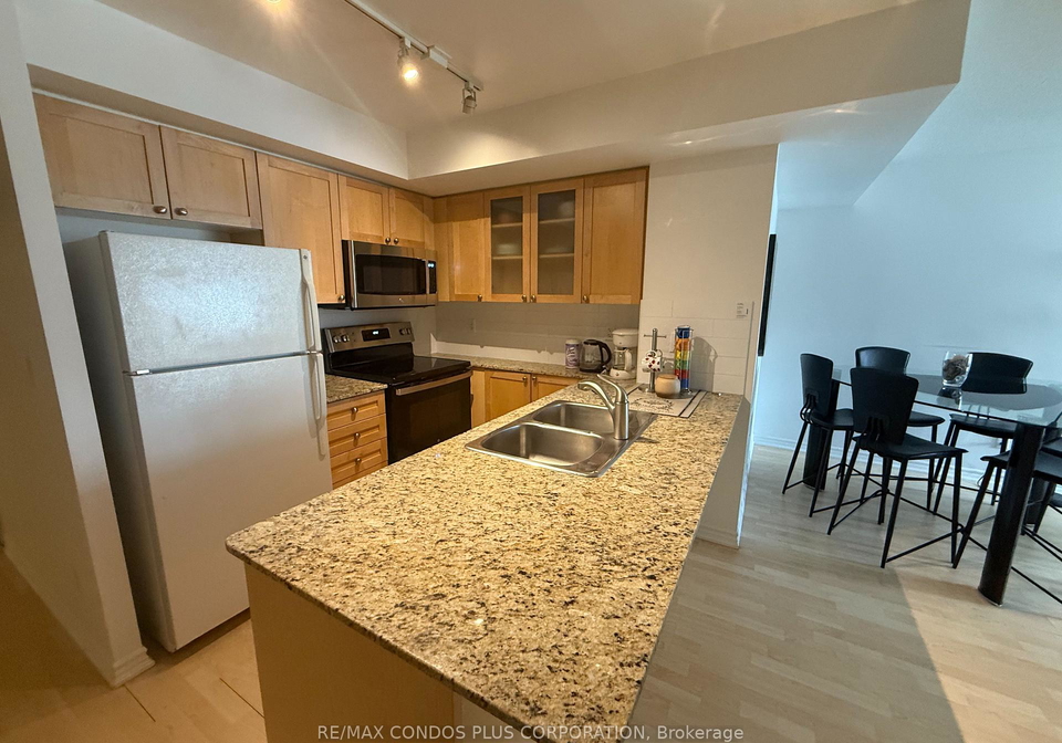 761-bay-street-toronto-ontario-c13208754