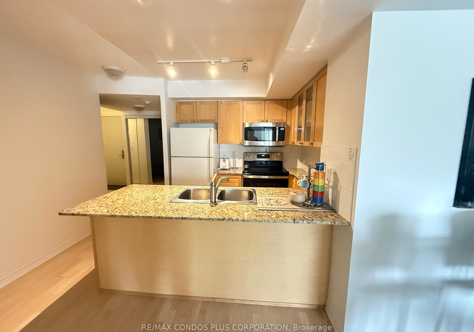 761-bay-street-toronto-ontario-c13208754