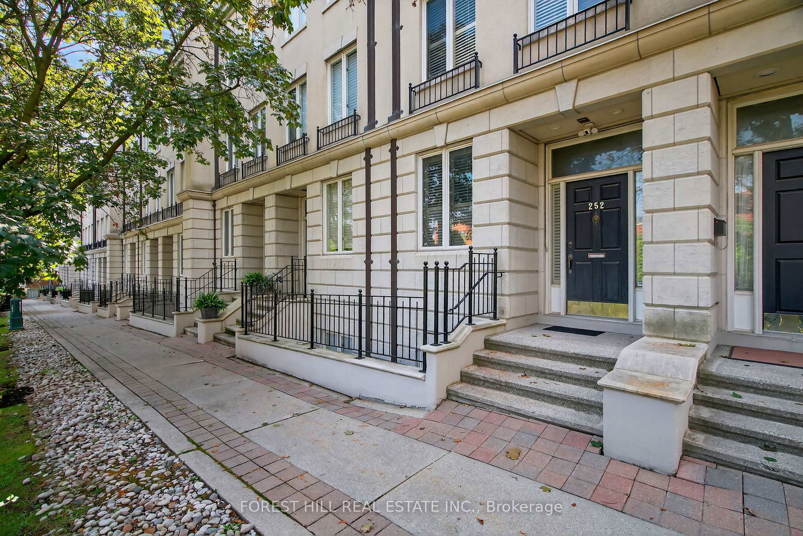 252-spadina-road-toronto-ontario-c13209478