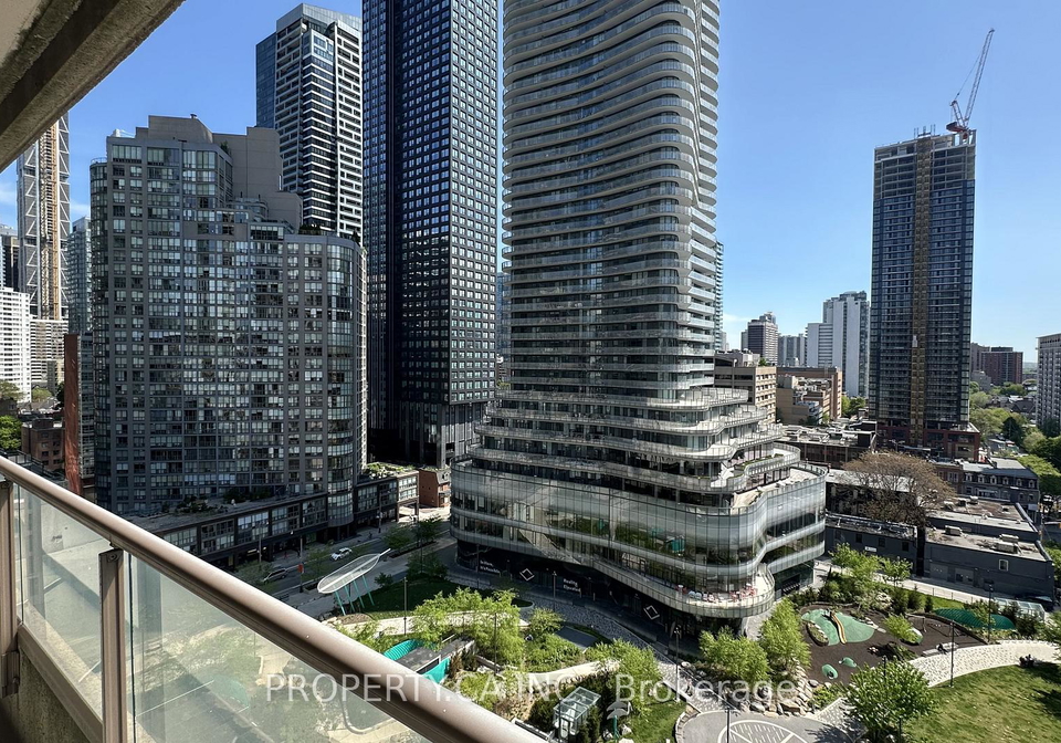 909-bay-street-toronto-ontario-c13209698