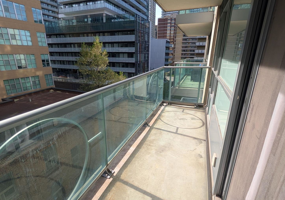 212-eglinton-avenue-e-toronto-ontario-c13209952