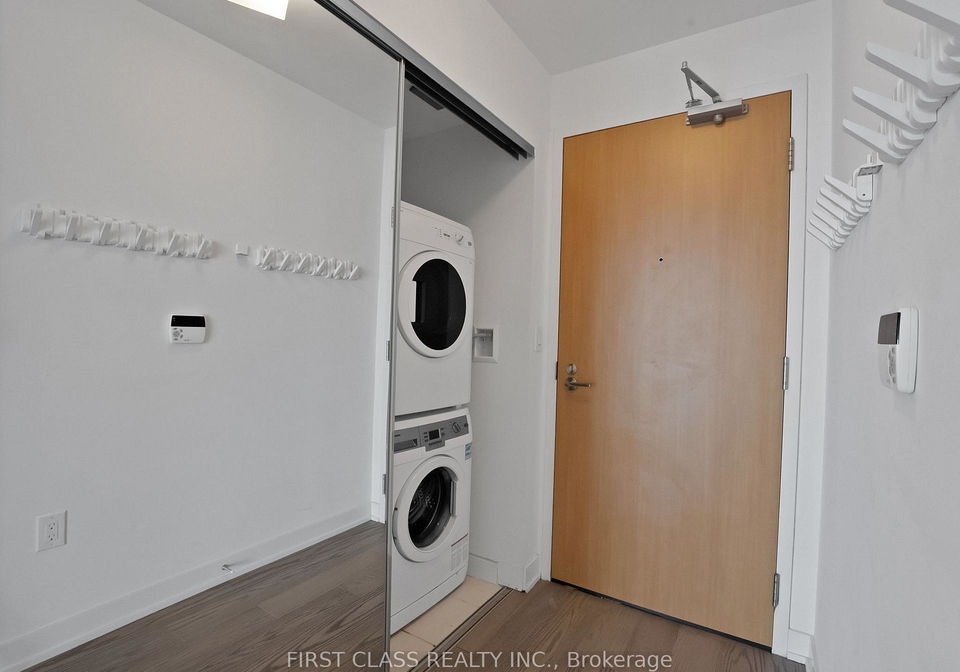 11-wellesley-street-w-toronto-ontario-c13210084