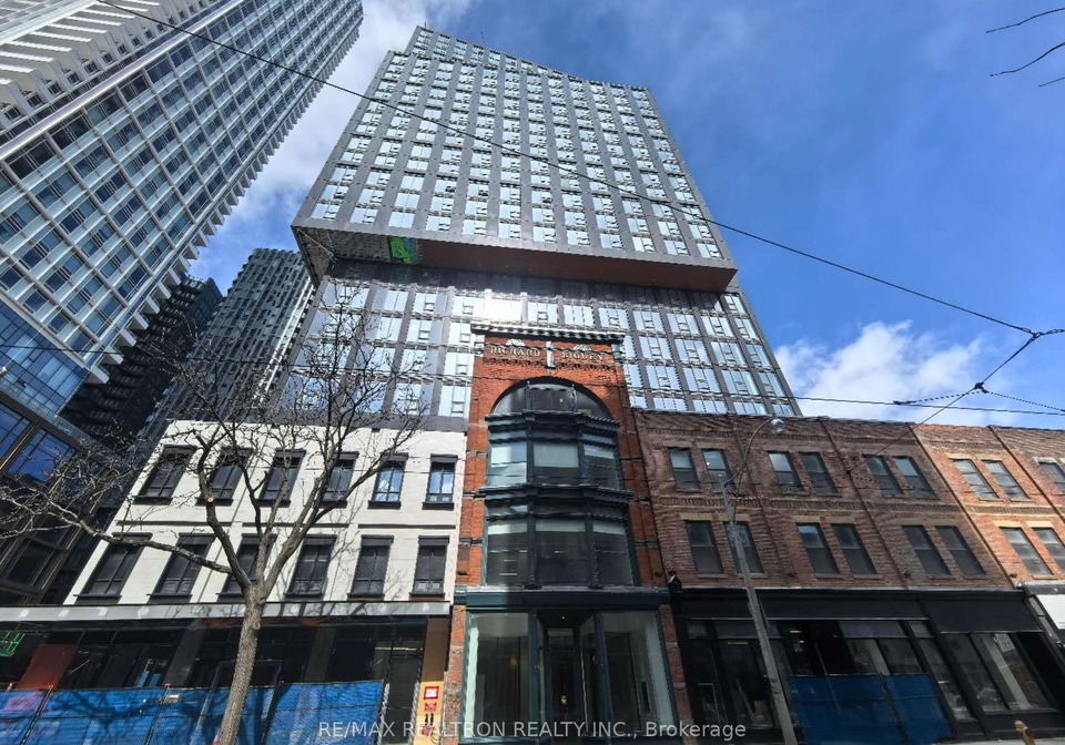 100-queen-street-e-toronto-ontario-c13210228