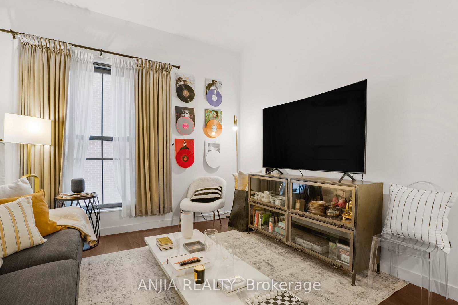5-st-joseph-street-toronto-ontario-c13210394