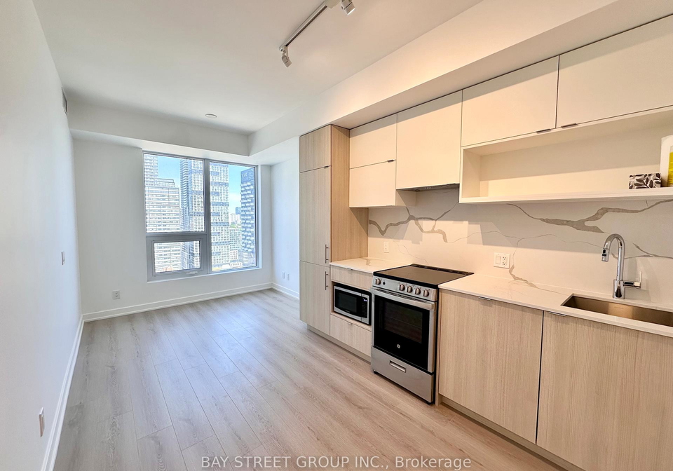 100-queen-street-e-toronto-ontario-c13211190