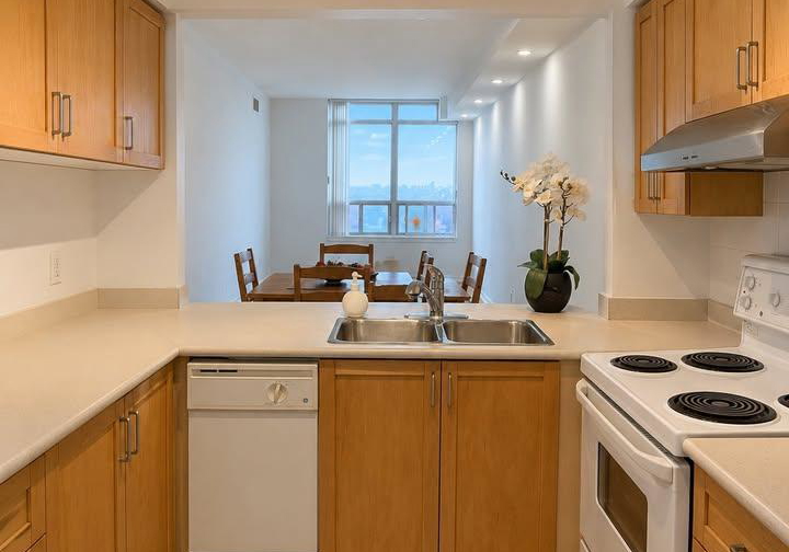 8-hillcrest-avenue-north-york-ontario-c13211370