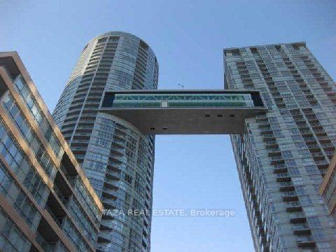 15-iceboat-terrace-toronto-ontario-c13211442