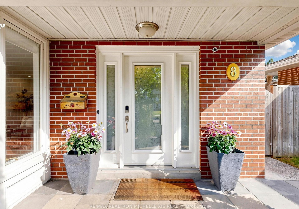 8-meadowglade-crescent-north-york-ontario-c13211478