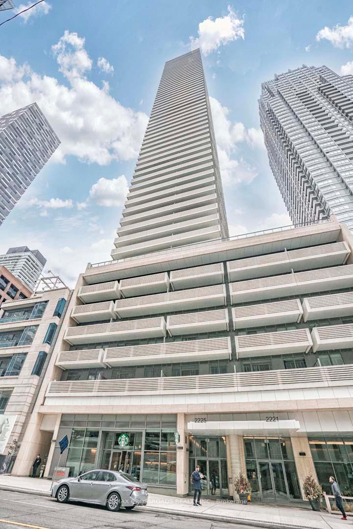 2221-yonge-street-toronto-ontario-c13212266