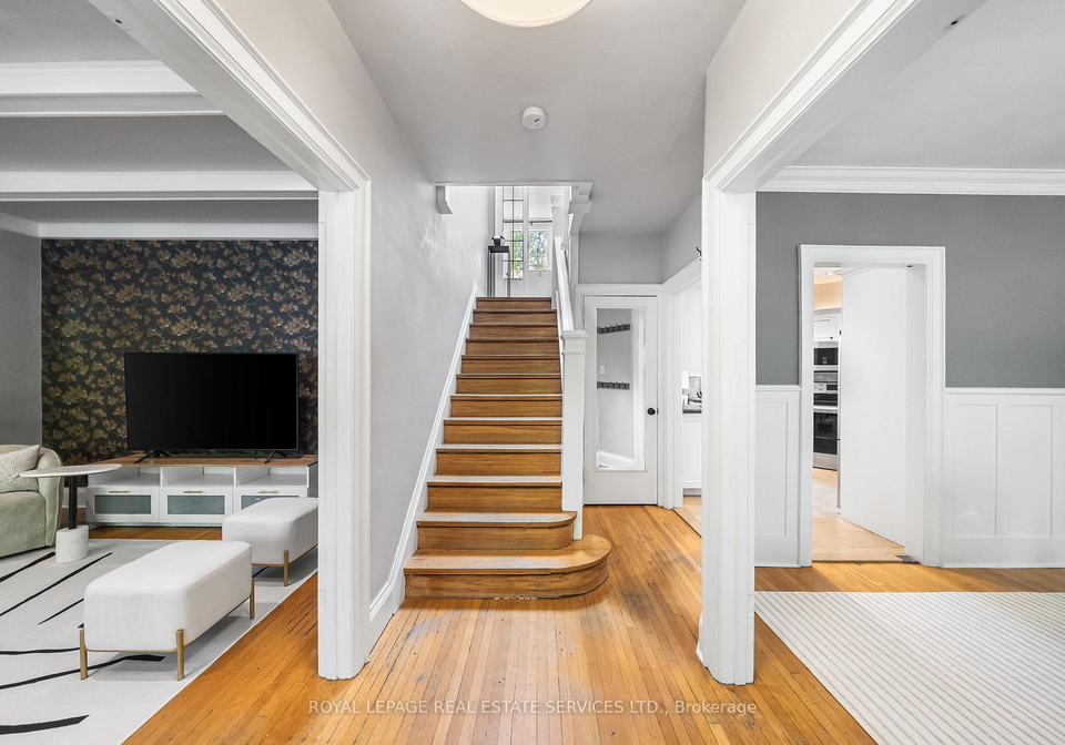 202-dinnick-crescent-toronto-ontario-c13212630