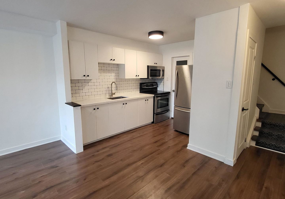 965-eglinton-avenue-w-toronto-ontario-c13213020