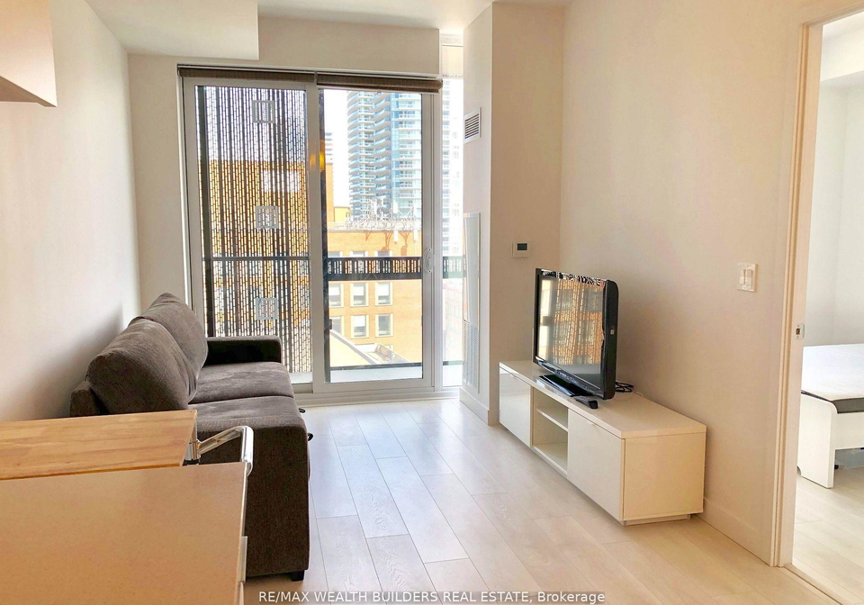 8-eglinton-avenue-e-toronto-ontario-c13213594