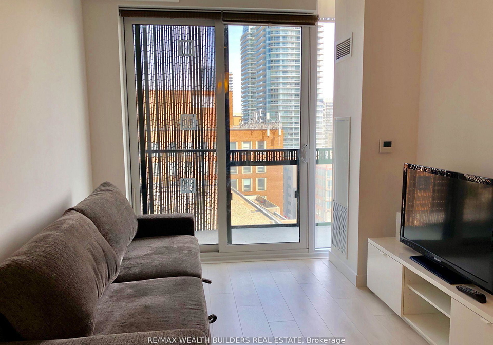 8-eglinton-avenue-e-toronto-ontario-c13213594