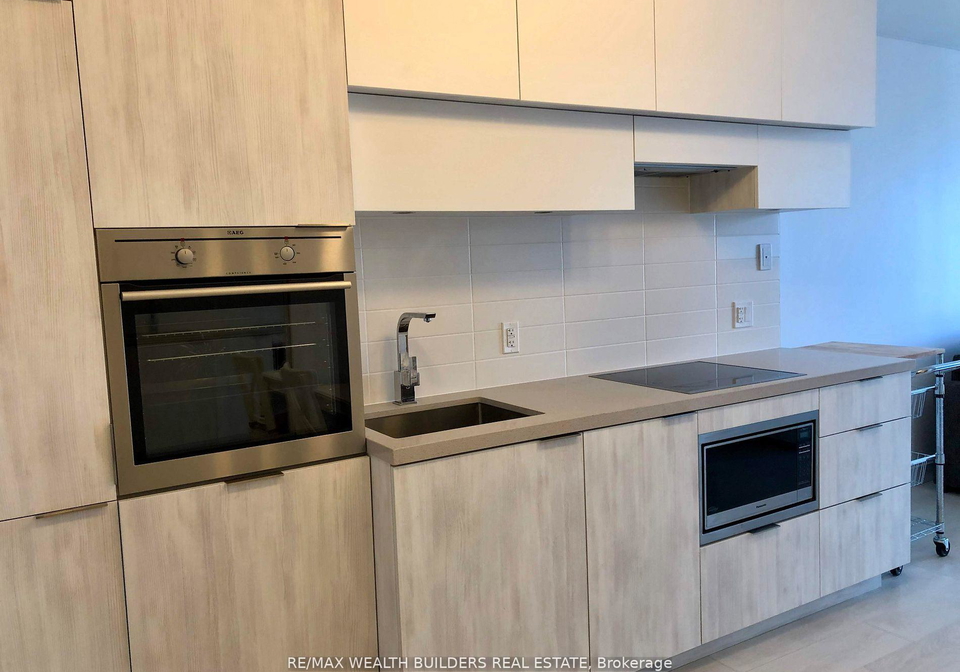 8-eglinton-avenue-e-toronto-ontario-c13213594