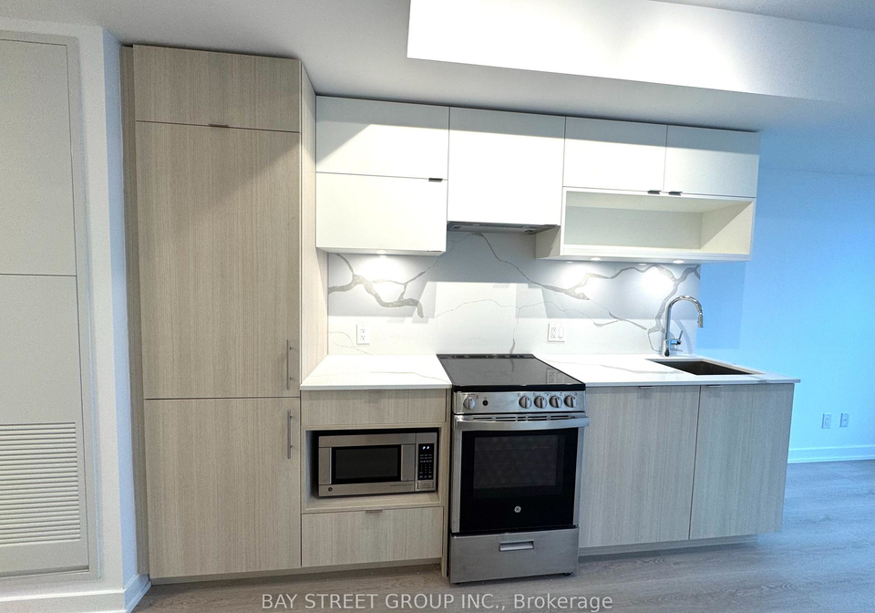 100-queen-street-e-toronto-ontario-c13213762