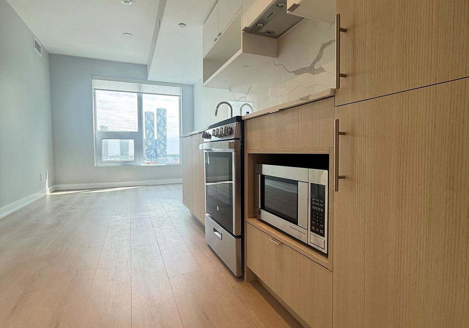 100-queen-street-e-toronto-ontario-c13213778