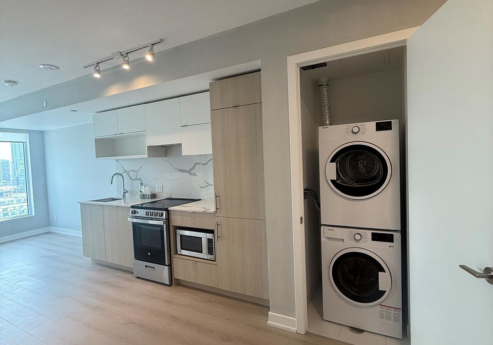 100-queen-street-e-toronto-ontario-c13213778