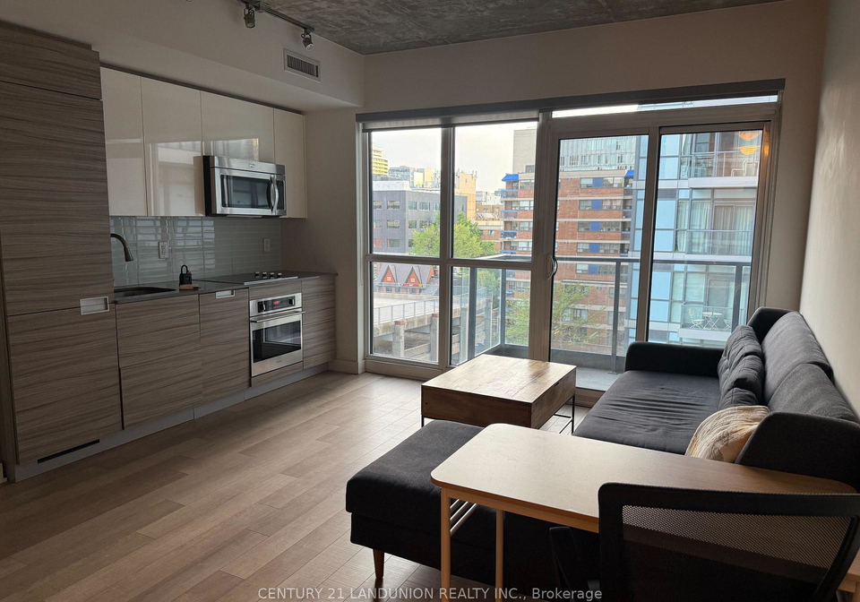 210-simcoe-street-toronto-ontario-c13214790