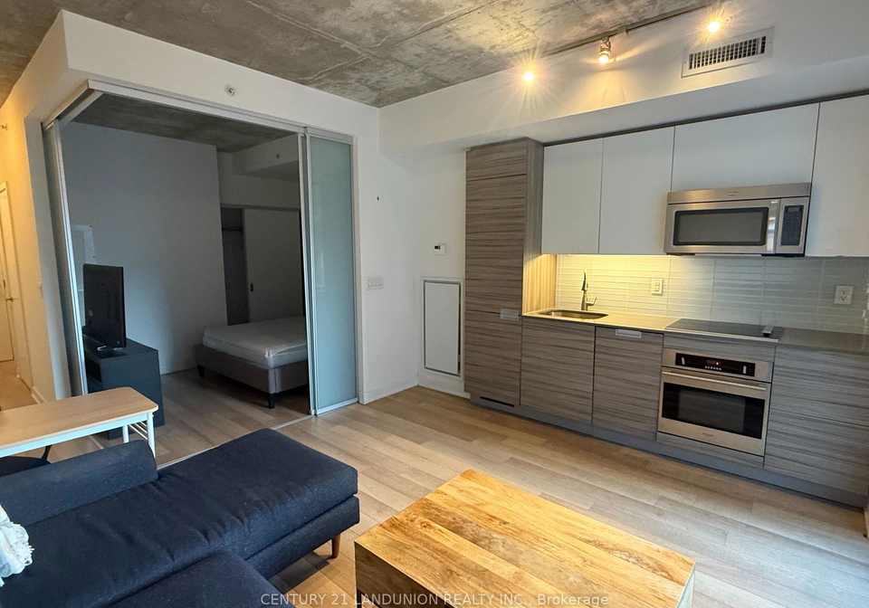 210-simcoe-street-toronto-ontario-c13214790