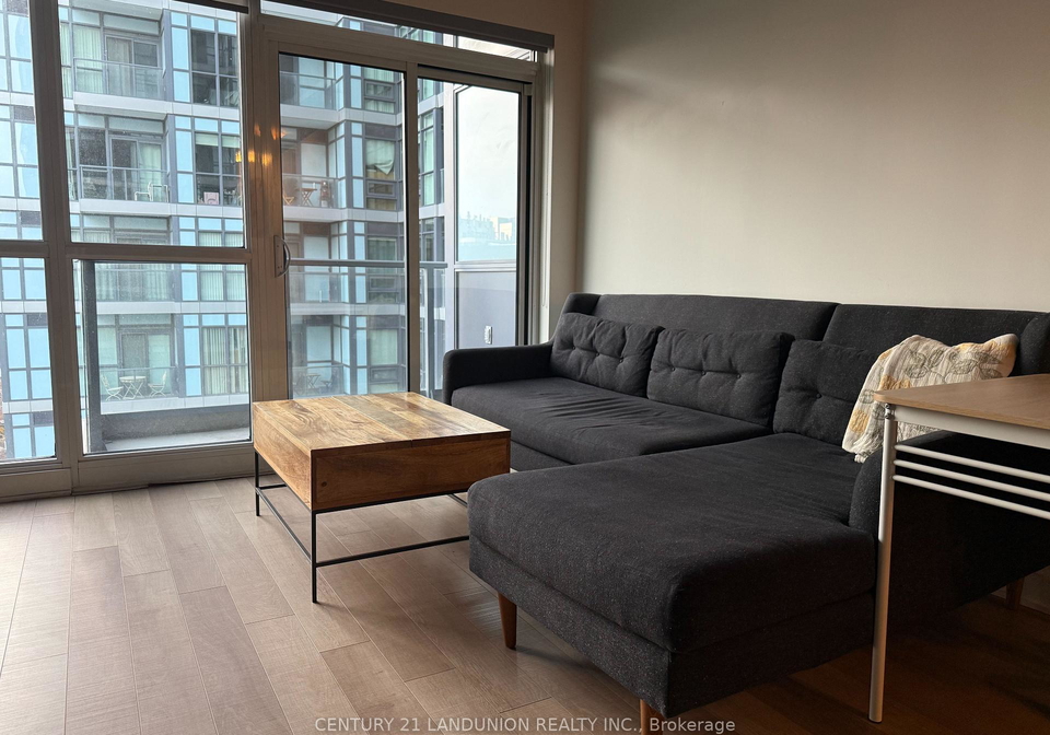 210-simcoe-street-toronto-ontario-c13214790