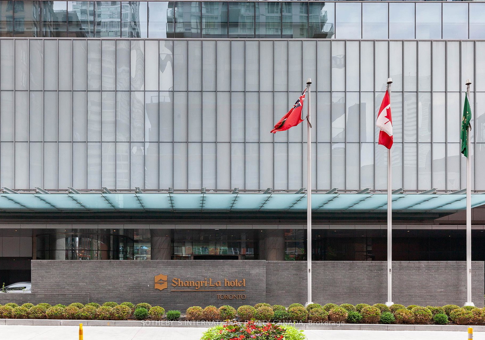 180-university-avenue-toronto-ontario-c13214998