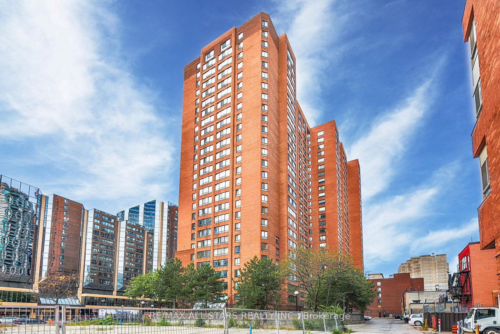 633-bay-street-toronto-ontario-c13215396