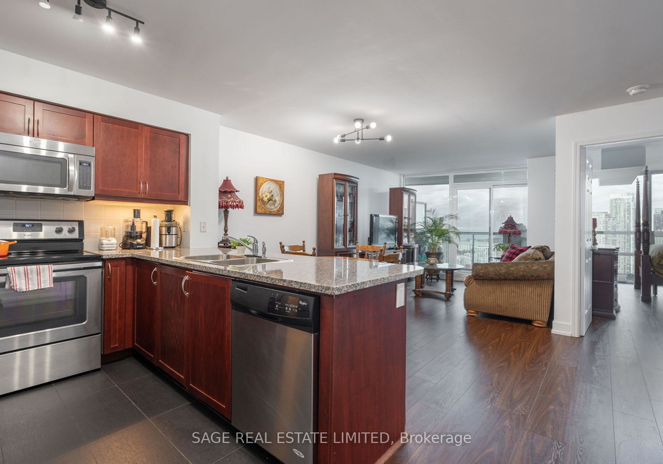 19-grand-trunk-crescent-toronto-ontario-c13215606