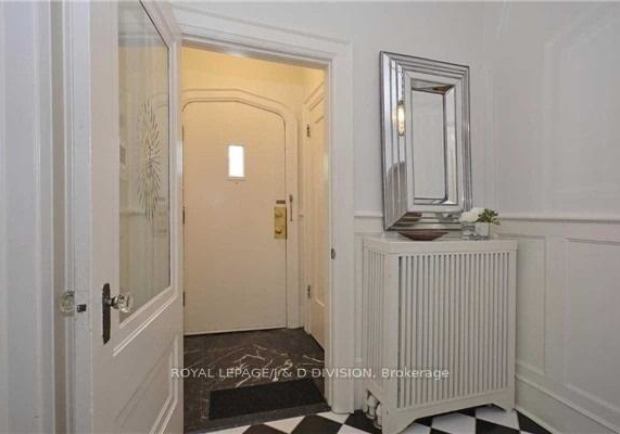 311-chaplin-crescent-toronto-ontario-c13215820