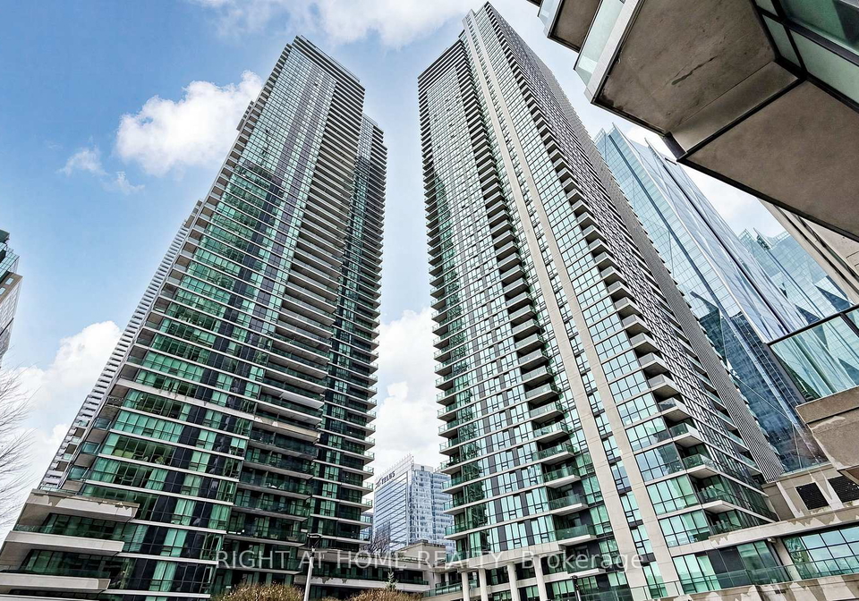 33-bay-street-toronto-ontario-c13216186